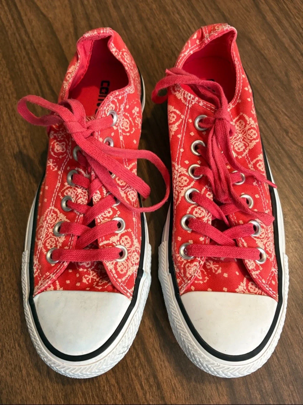 Converse Size 7 Coral Red Bandana Print Low Top Sneakers All Stars - Picture 2 of 7